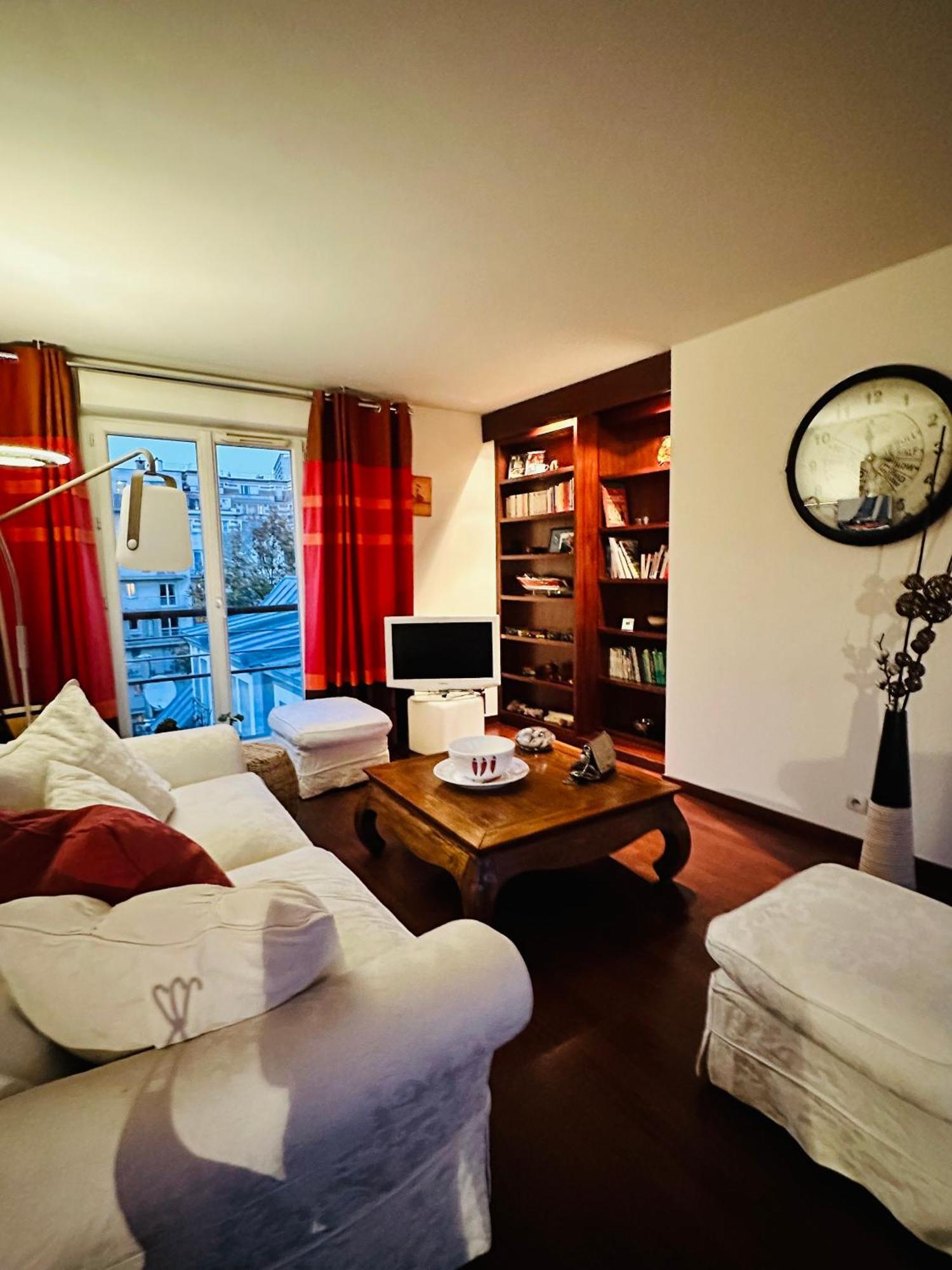 Air Conditioned 78 M2, Terrace 50m2 Apartment